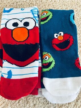 Sesame Street Men’s 2 Pair Crew Socks Elmo Cookie Monster Oscar Cotton 8-12 NWOT